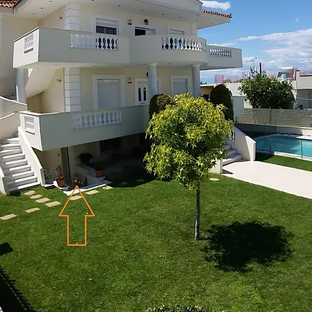 Seaside & Pool Apartment
