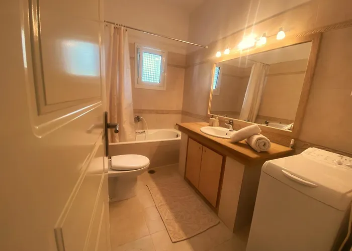 Seaside & Pool Apartment *