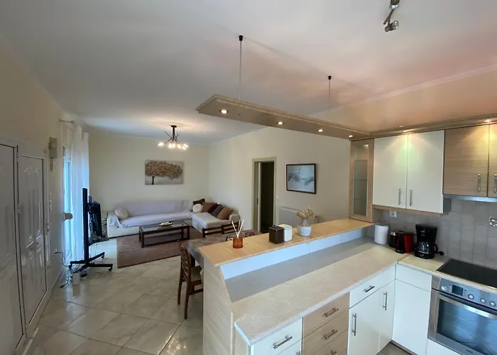 Seaside & Pool Apartment *