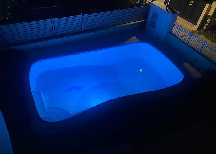 Seaside & Pool Apartment *