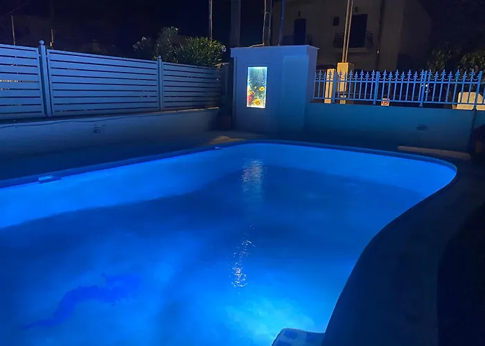 Seaside & Pool Apartment